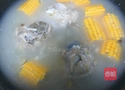 玉米大骨头汤的做法图解6