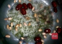 桂圆莲子八宝粥的做法图解2