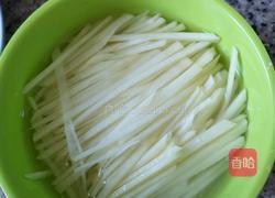 青椒土豆丝的做法图解1