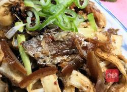 京葱鲮魚（罐頭）炒刀削面的做法图解5