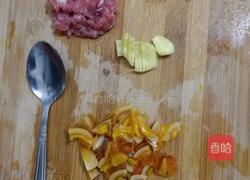 皮蛋瘦肉粥的做法图解2