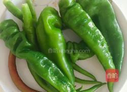 辣椒炒肉的做法图解1