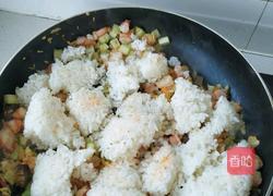 海参虾仁蛋炒饭的做法图解5