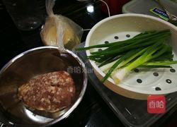 猪肉小葱馅饺子的做法图解1