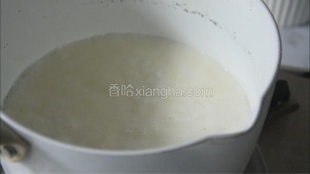 小火煮至沸腾状态离火，大概三分钟左右。