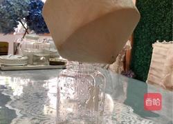 椰汁炖鸽子汤的做法图解2