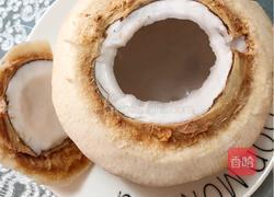 椰汁炖鸽子汤的做法图解3