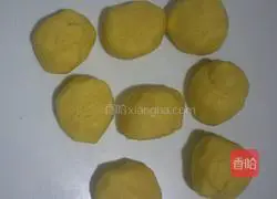 Illustration of how to make mini golden steamed buns 9
