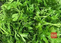蒸红萝卜?叶的做法图解1