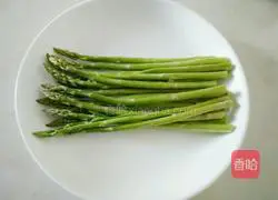 Illustration of how to make garlic asparagus 1