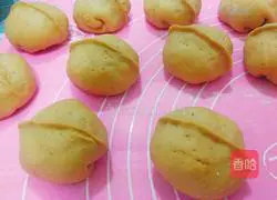 Illustration of how to make walnut buns 9