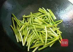 蒜薹炒鸡蛋的做法图解2