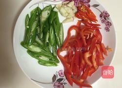 辣椒炒肉的做法图解2