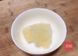 冰糖炖雪梨的做法图解2