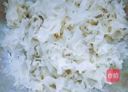 银耳荸荠雪梨甜汤的做法图解3