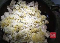五花肉炖酸菜的做法图解8