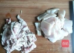 辣椒炒肉的做法图解1