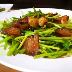 离蒿炒腊肉的做法[图]