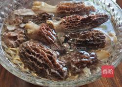 羊肚菌鸡汤的做法图解1