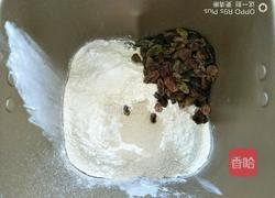 酸奶葡萄干吐司面包的做法图解3