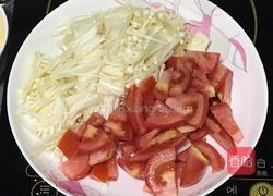 金针菇番茄汤的做法图解1