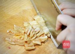 超下饭！快手辣白菜炒猪肉的做法图解2