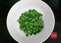 鲳鱼蛋黄面线 (宝宝辅食)的做法图解2