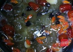 桃胶莲子银耳羹的做法图解7