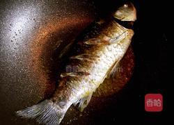 红烧鲫鱼的做法图解3