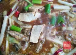 Illustration of how to stew small fish with tofu 4
