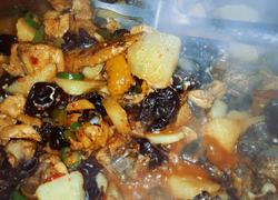 不太像黄焖鸡的黄焖鸡米饭
