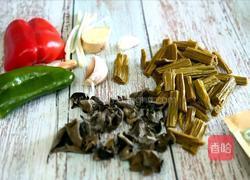 木耳炒腐竹的做法图解1