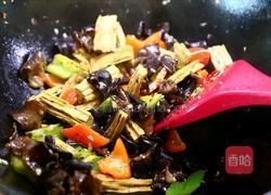 木耳炒腐竹的做法图解8