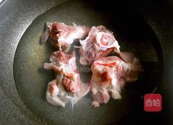 酸菜炖排骨（东北菜）的做法图解2