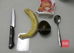 牛油果香蕉酸奶搭配奶昔的做法图解1