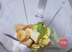 牛油果香蕉酸奶搭配奶昔的做法图解3