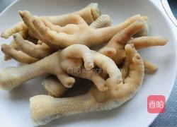 香菇栗子鸡爪汤的做法图解2