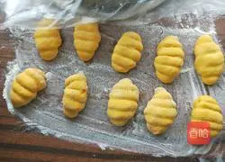 Illustration of how to make pumpkin-shaped steamed buns 7