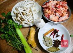 茶树菇炖鸡的做法图解1