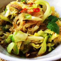 圆白菜炒粉丝的做法[图]