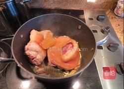 入口即化的红焖猪肘的做法图解2