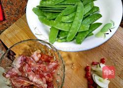 荷兰豆炒腊肠的做法图解3