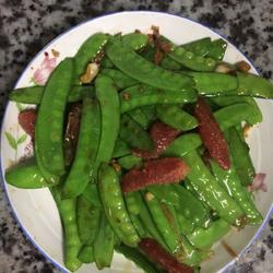 豌豆片炒香肠的做法[图]