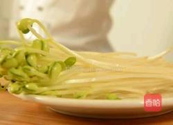 豆芽面条的做法图解1