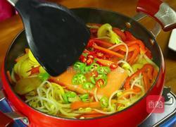 熏三文鱼炒蔬菜的做法图解12