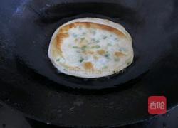 饺子皮葱油饼的做法图解6