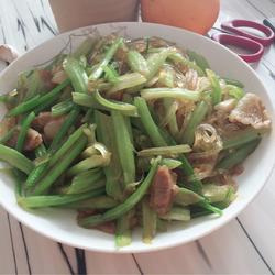 芹菜粉条的做法[图]