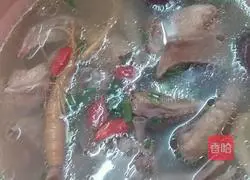 Illustration of how to make ginseng and pigeon soup 6