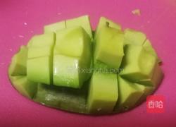 牛油果沙拉的做法图解3