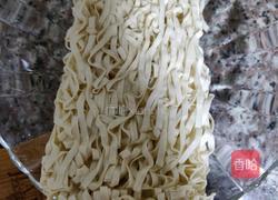 老干妈酱油捞面的做法图解2